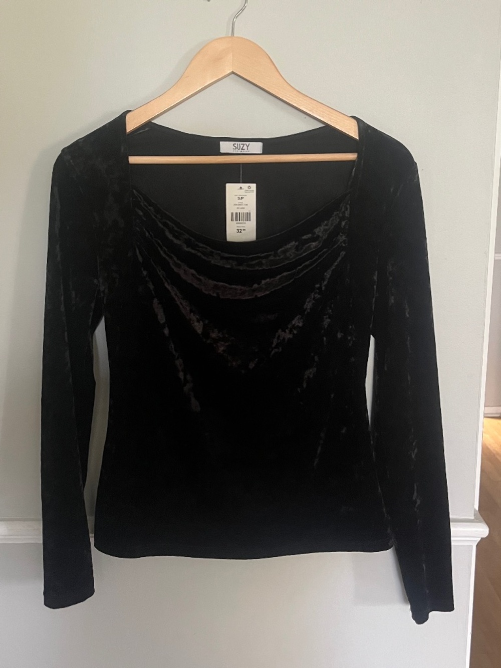 Suzy Shier Black Velvet Long Sleeve Top NWT Size Small
